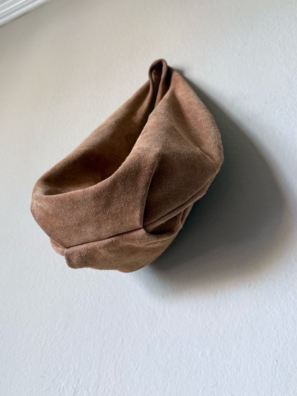 ASOS DESIGN Suede Slouchy Scoop Tote Bag in Tan- Brown - Picture 10 of 12